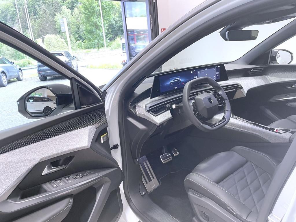 Peugeot E-3008
