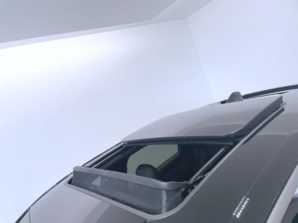 Peugeot E-3008