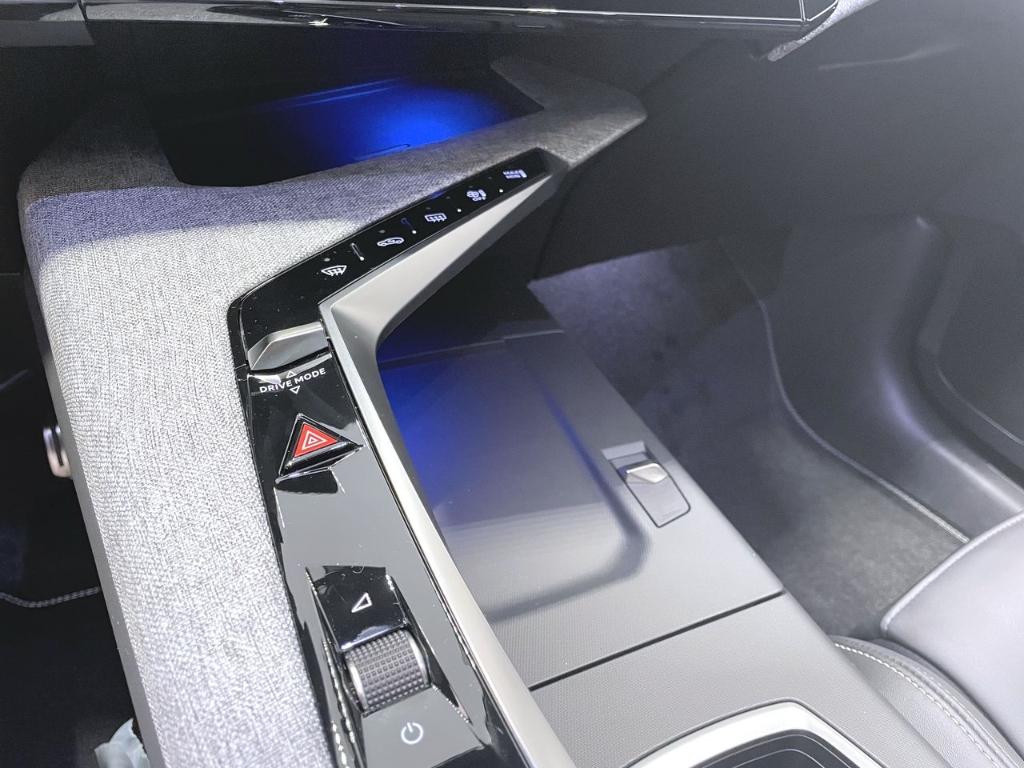 Peugeot E-3008