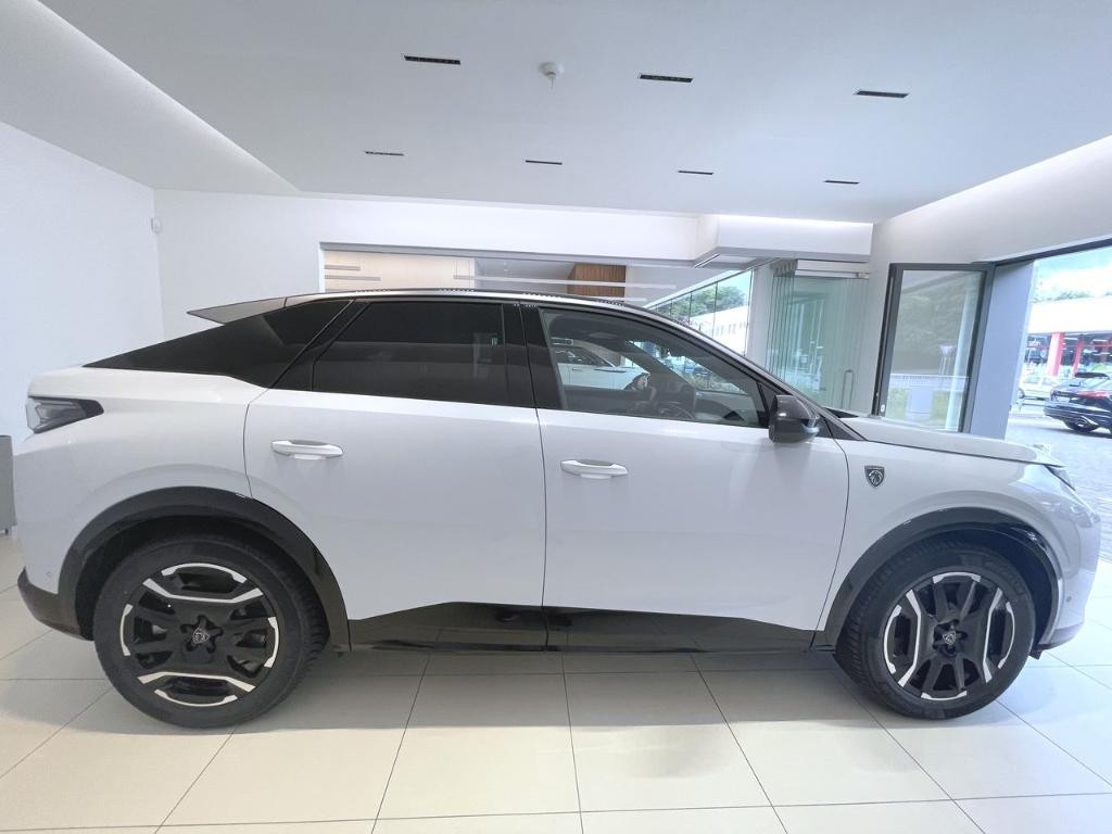 Peugeot E-3008