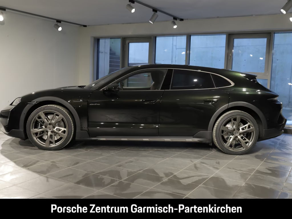 Porsche Taycan Turbo Cross Turismo