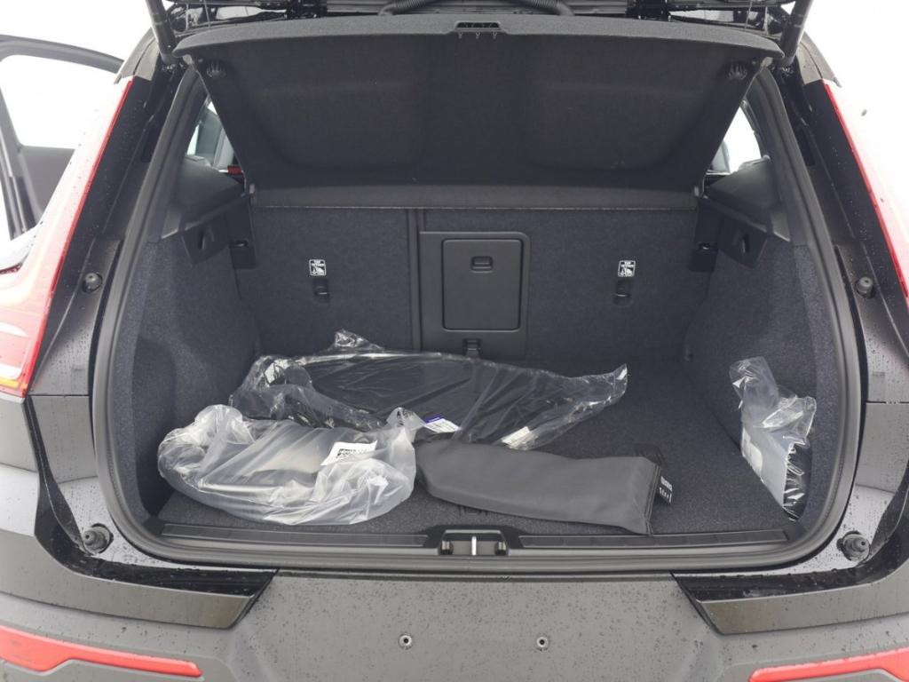 Volvo EX40