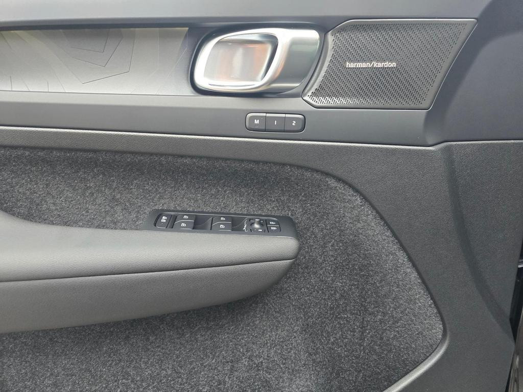 Volvo EX40