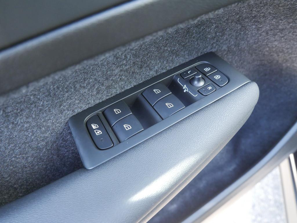 Volvo EX40