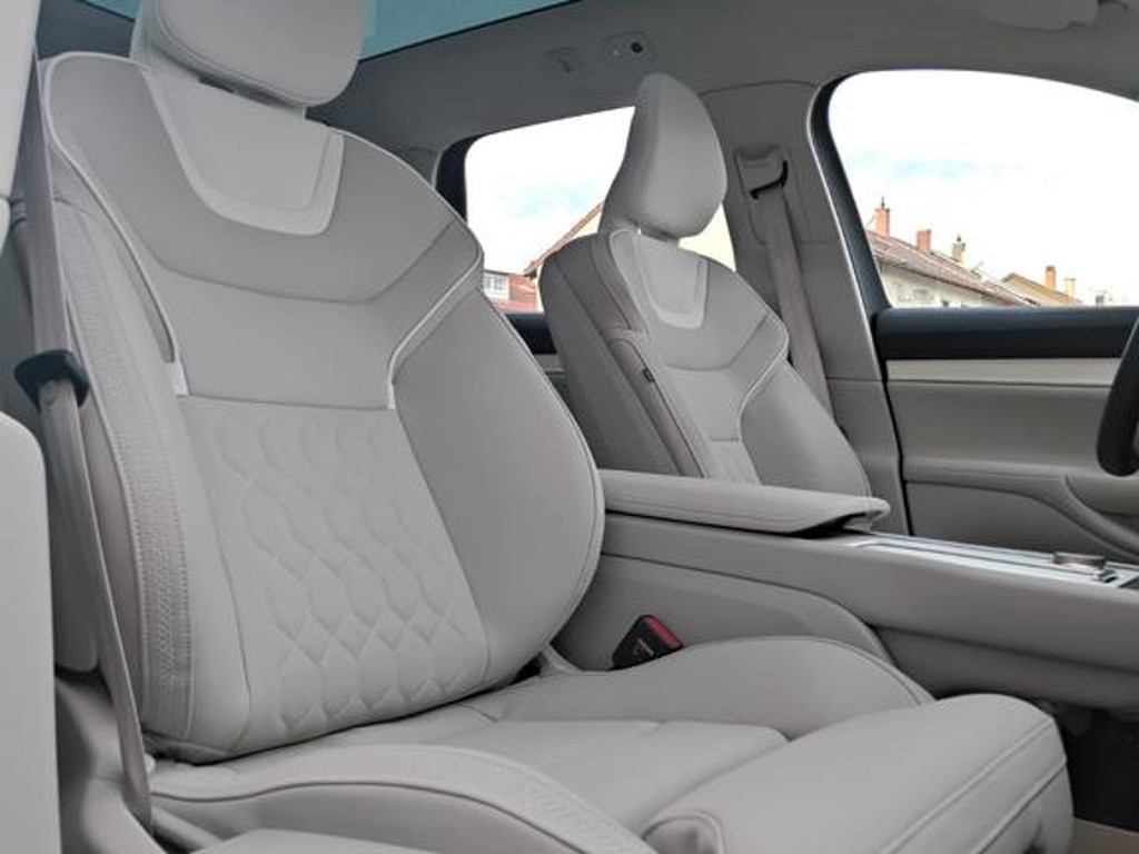 Volvo EX90