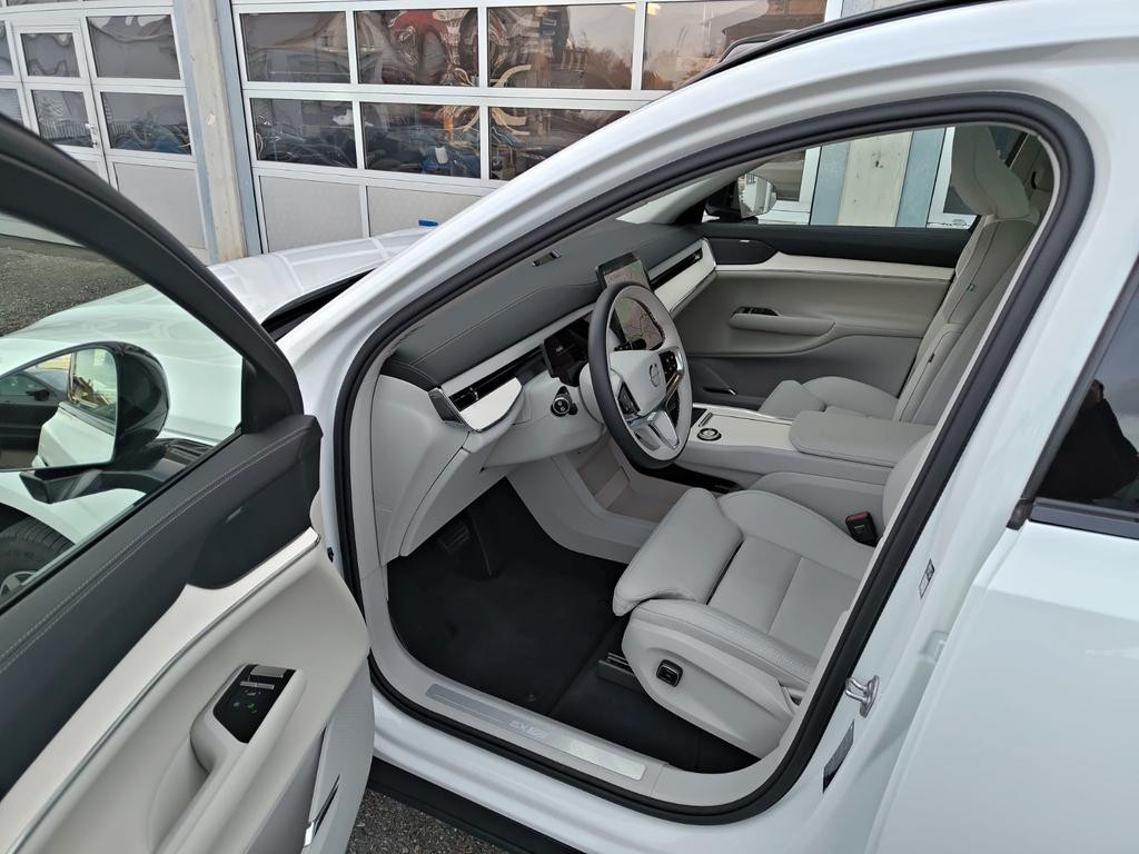 Volvo EX90
