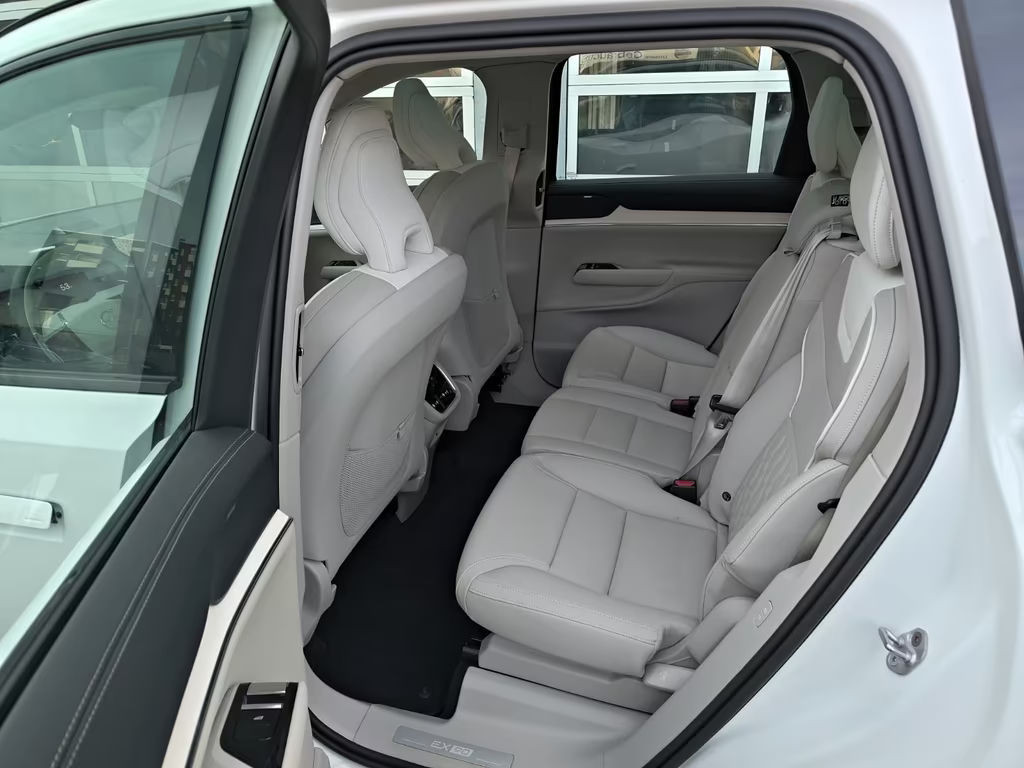 Volvo EX90