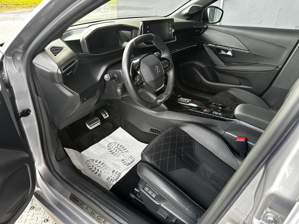 Peugeot e-208