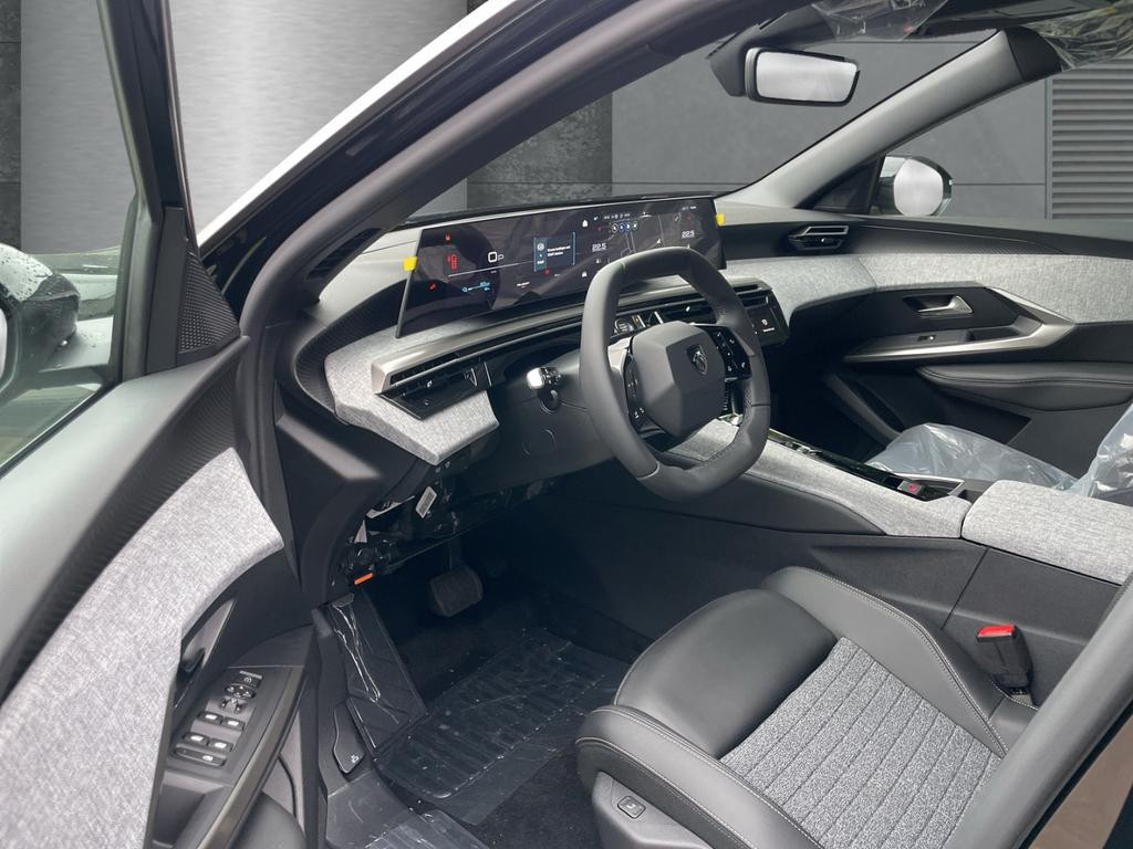 Peugeot E-3008