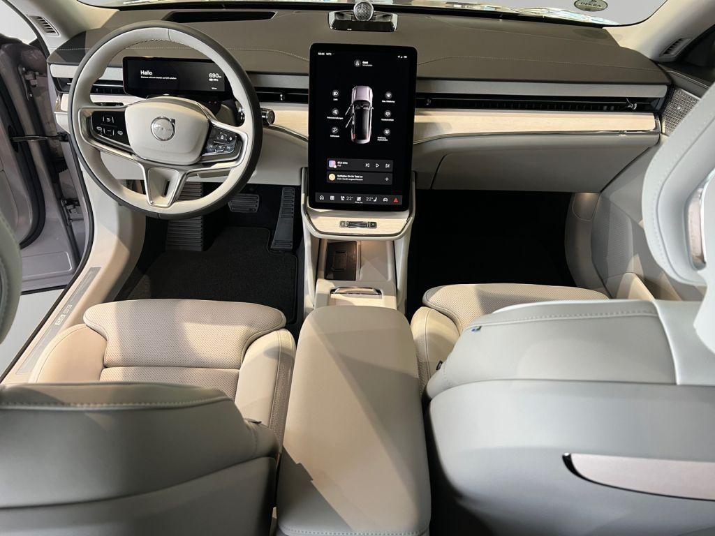 Volvo ES90