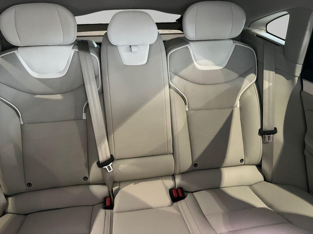 Volvo ES90