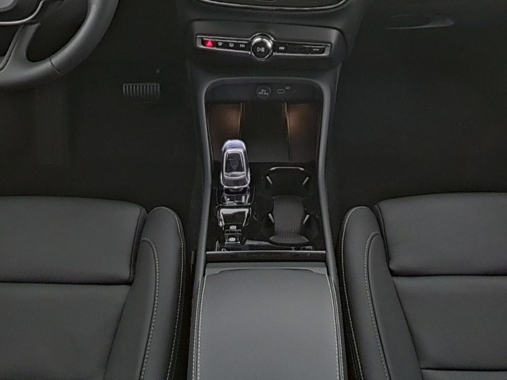 Volvo XC40 Plus Dark