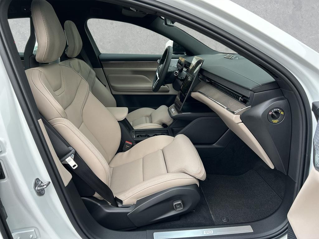 Volvo ES90