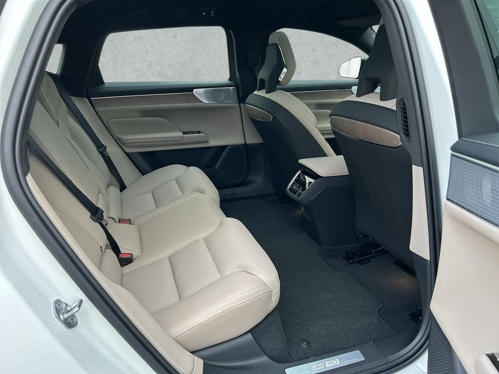 Volvo ES90
