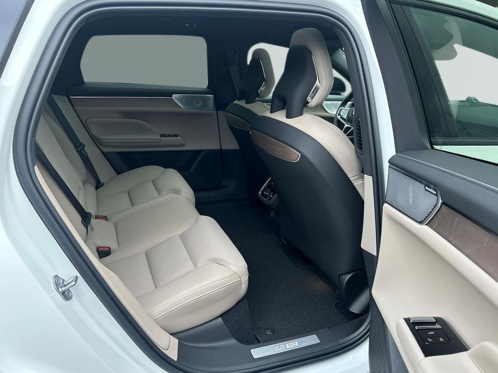 Volvo ES90