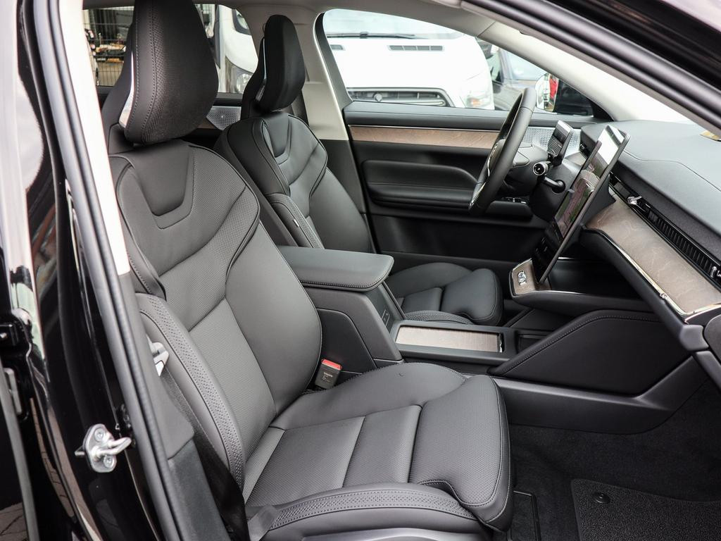 Volvo ES90