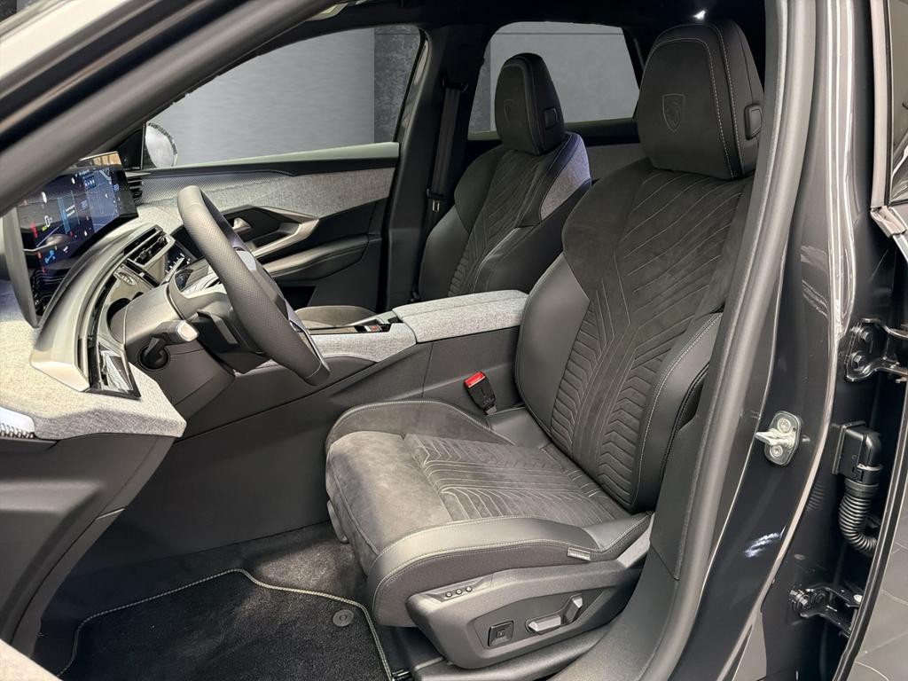 Peugeot E-3008