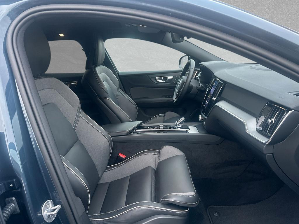 Volvo V60 Hybrid Plus Dark