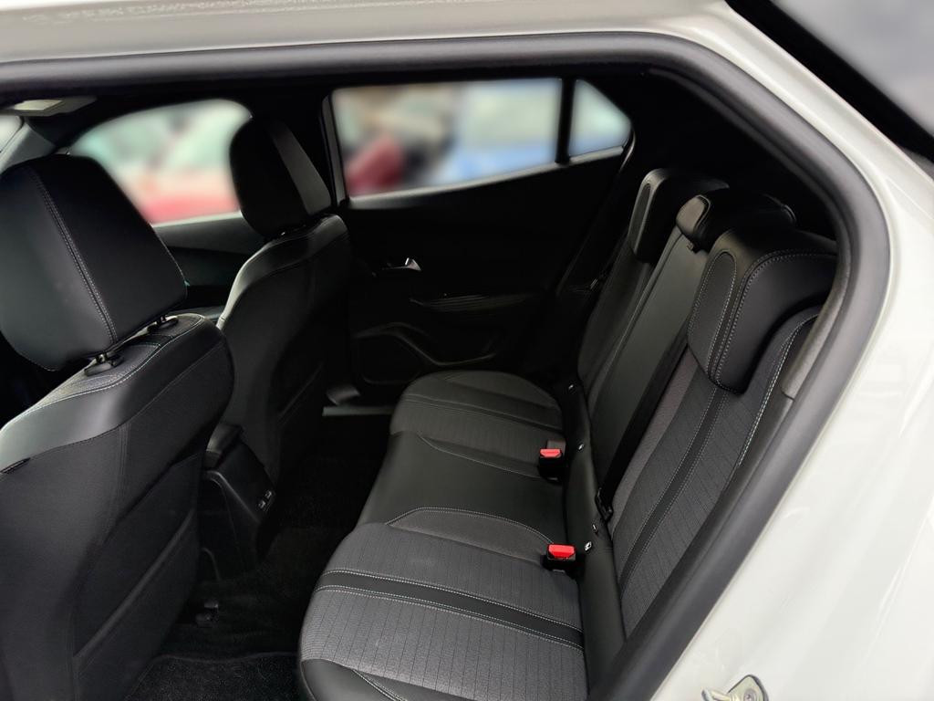 Peugeot e-2008