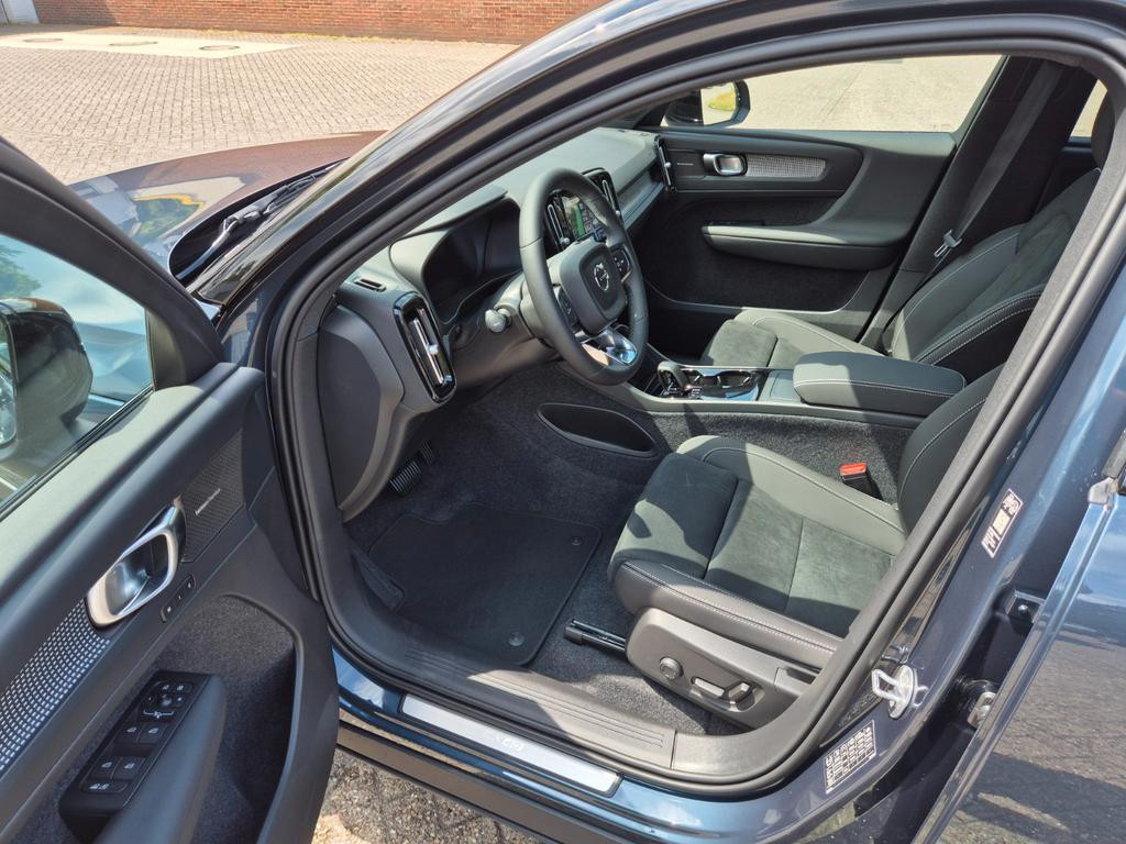 Volvo EX40