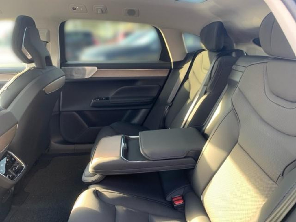 Volvo ES90