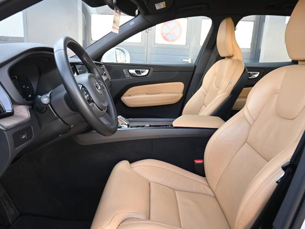 Volvo XC60 Plus Bright