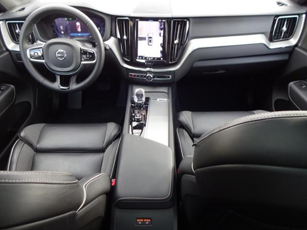 Volvo XC60 Plus Dark