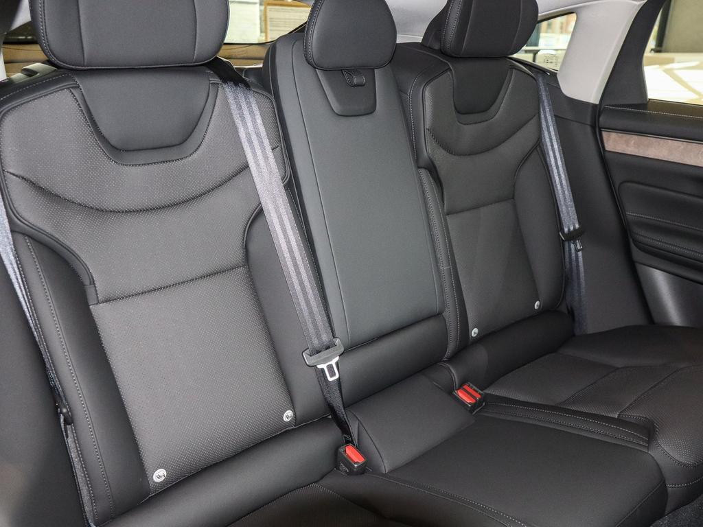 Volvo ES90