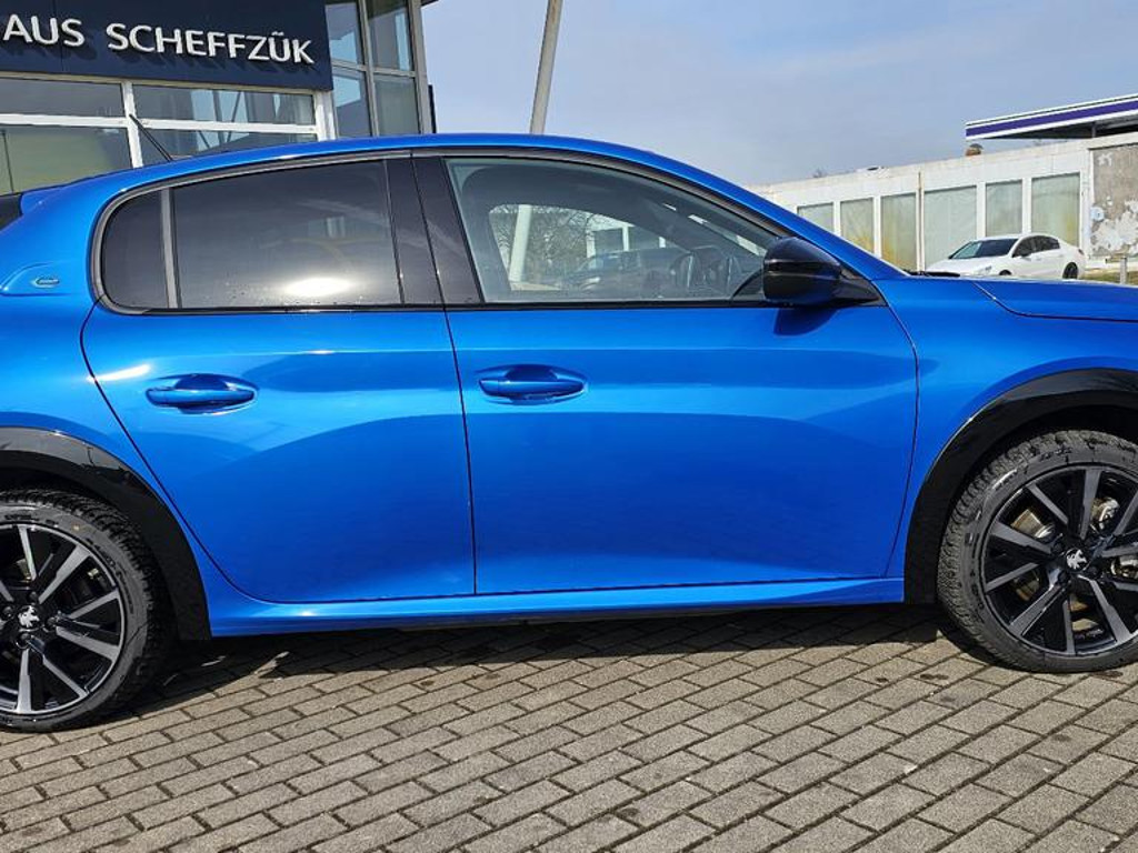 Peugeot e-208