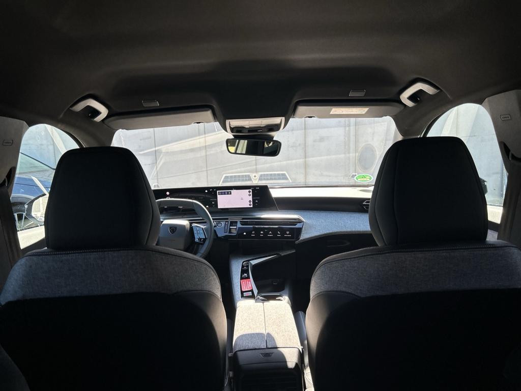 Peugeot E-3008