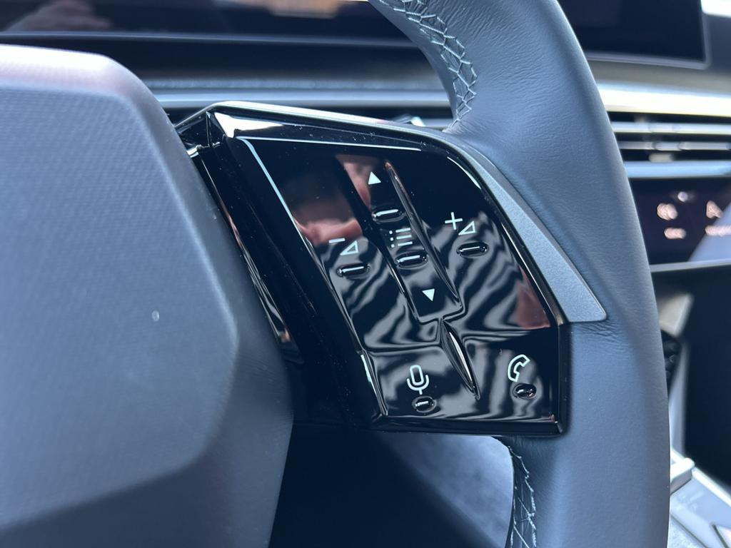 Peugeot E-3008