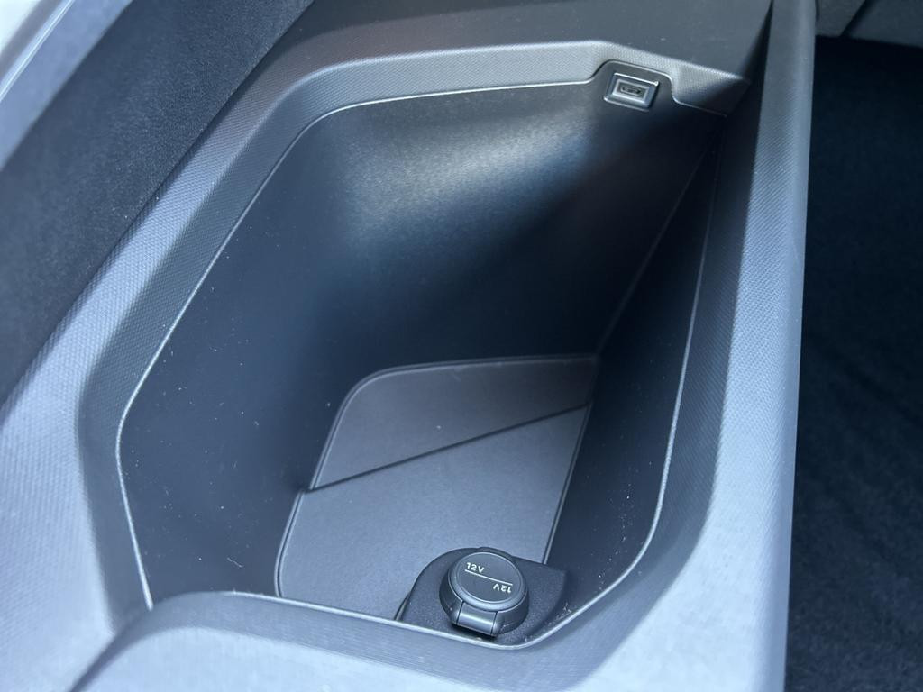 Peugeot E-3008