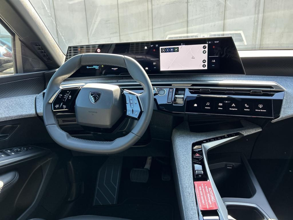 Peugeot E-3008