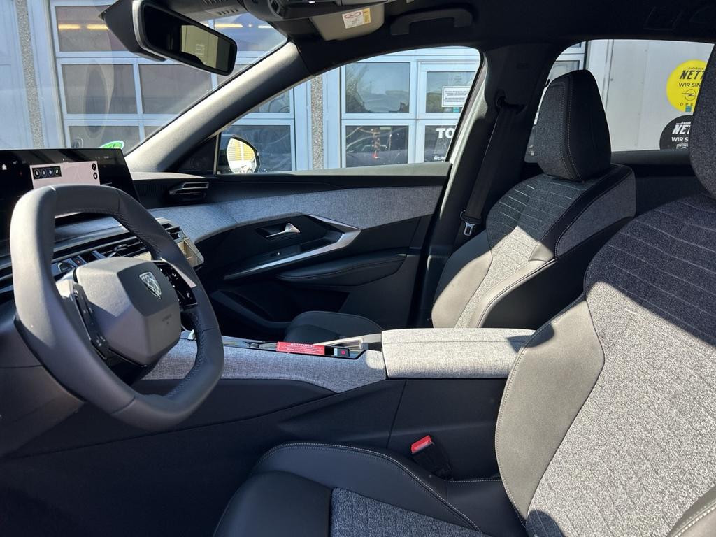 Peugeot E-3008