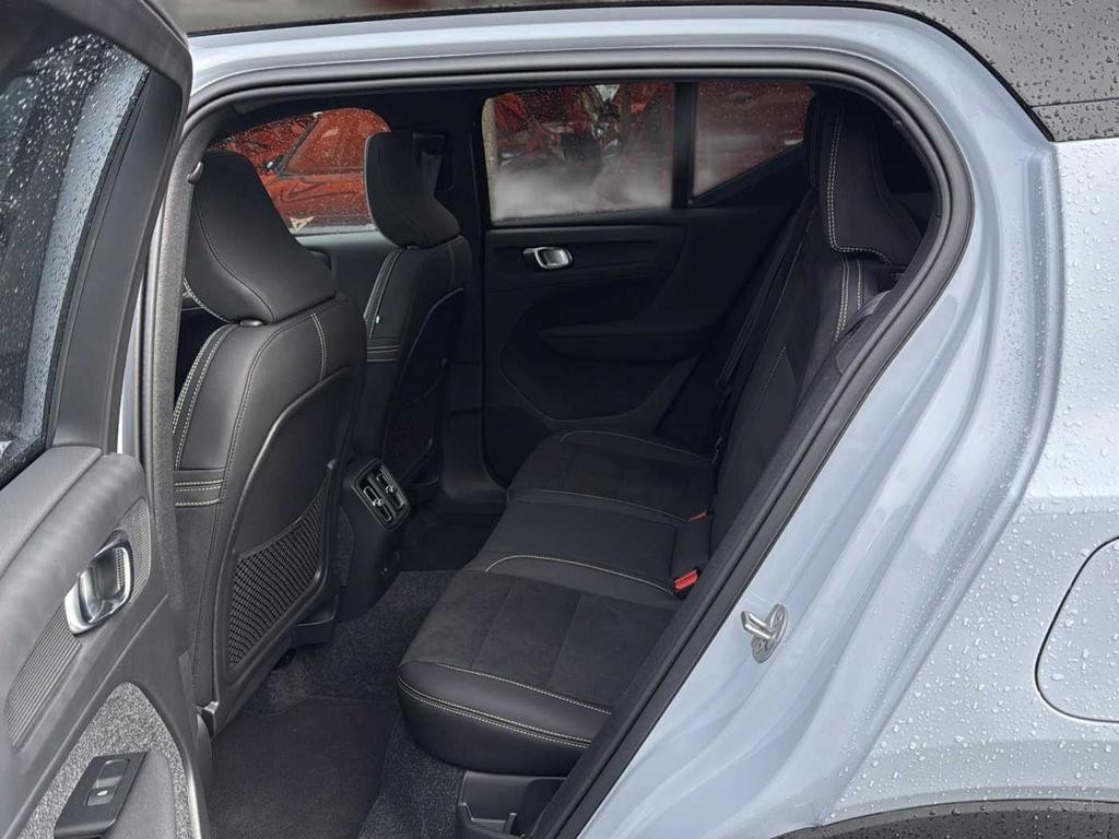 Volvo EX40