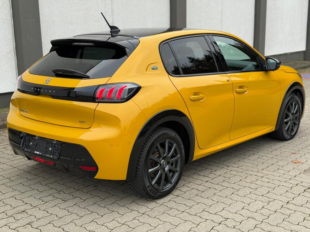 Peugeot e-208