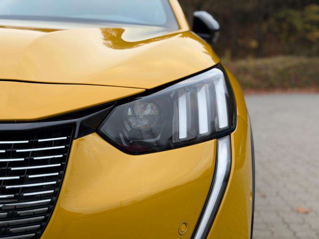 Peugeot e-208
