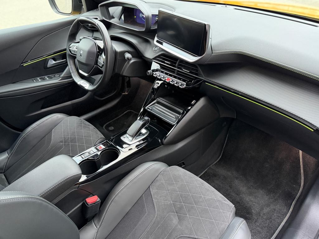 Peugeot e-208