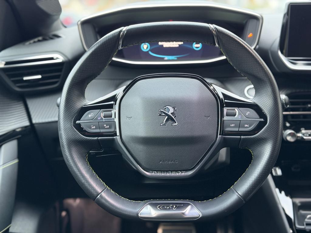 Peugeot e-208