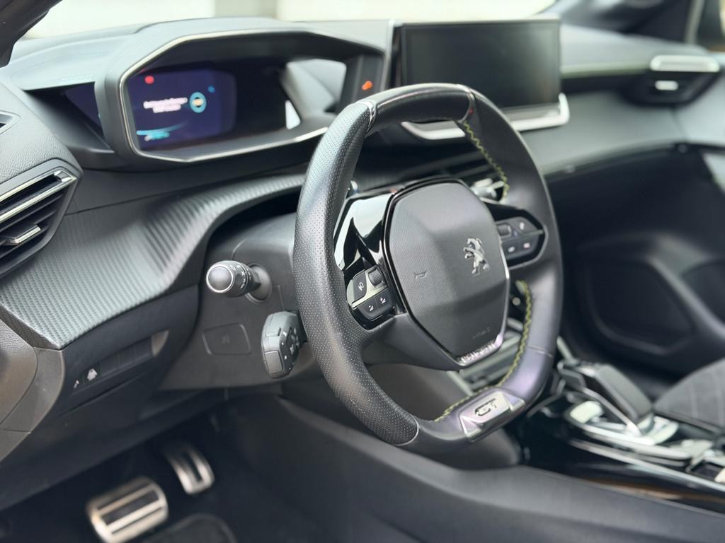 Peugeot e-208