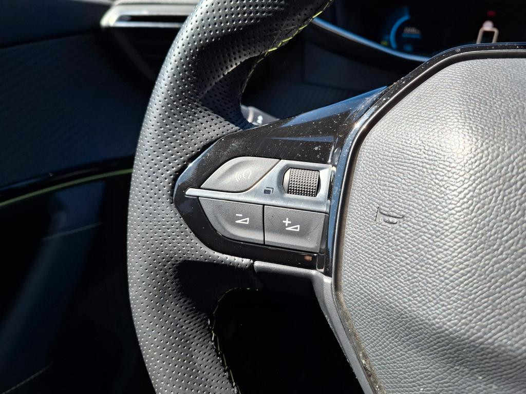 Peugeot e-2008