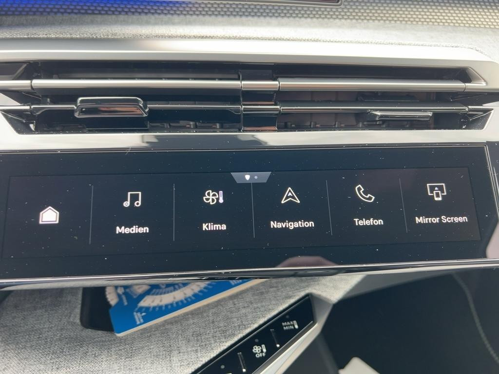 Peugeot E-3008