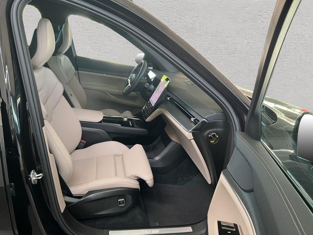 Volvo EX90