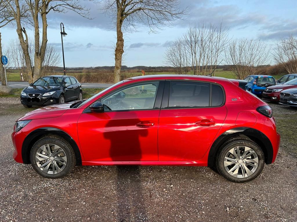 Peugeot e-208