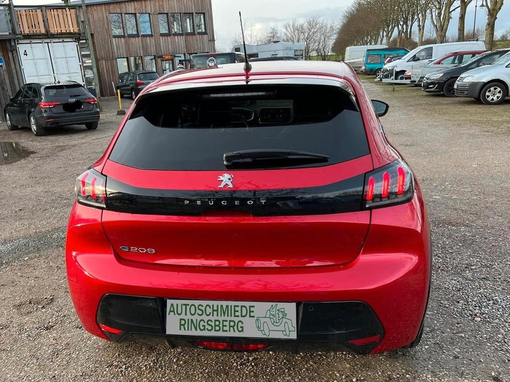 Peugeot e-208