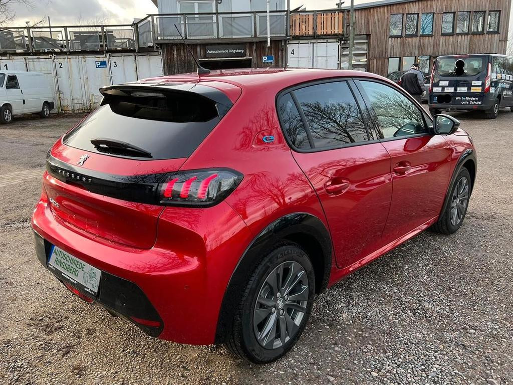 Peugeot e-208
