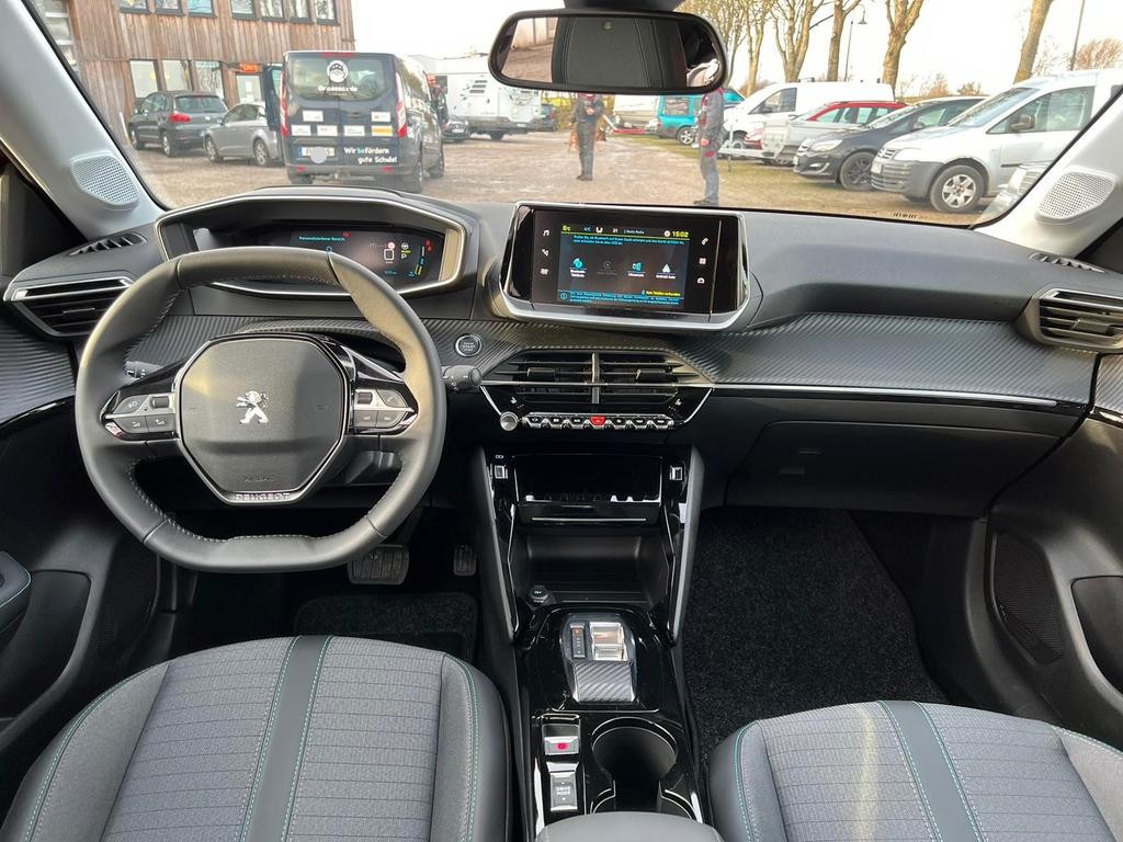 Peugeot e-208