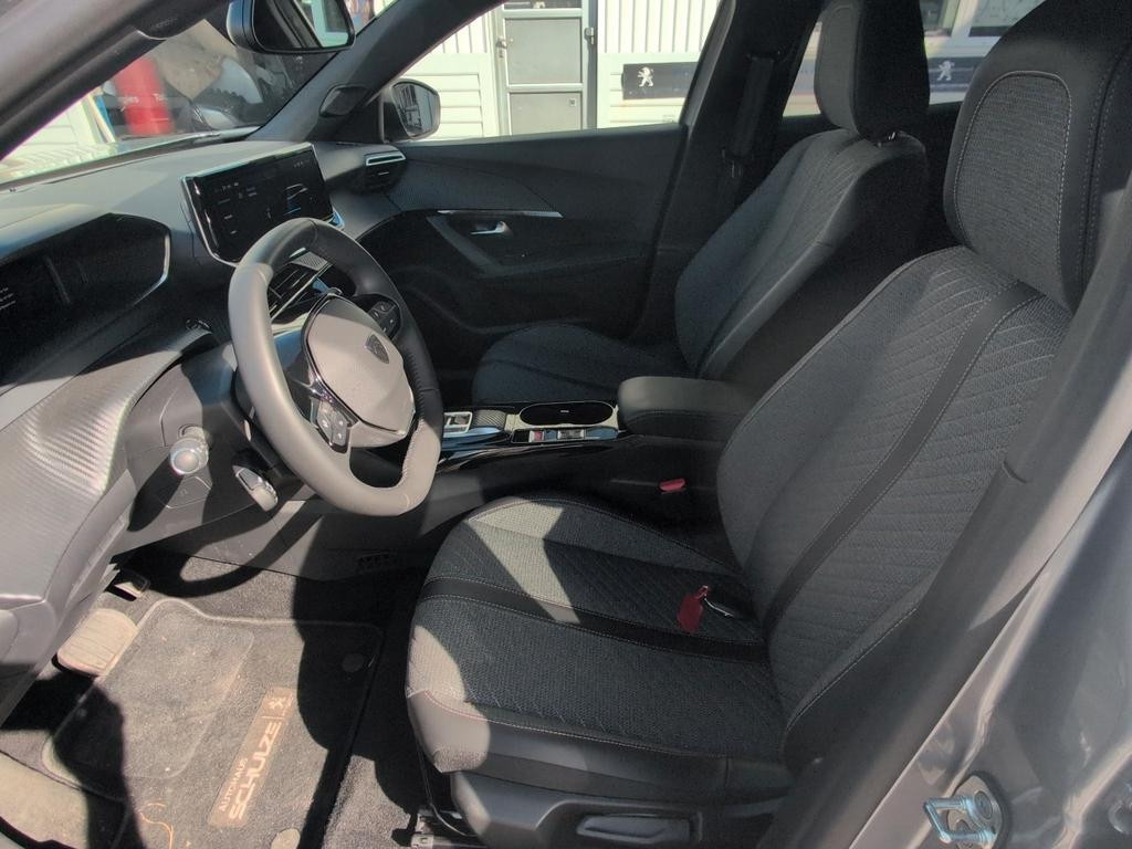 Peugeot e-2008