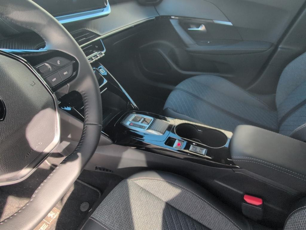 Peugeot e-2008
