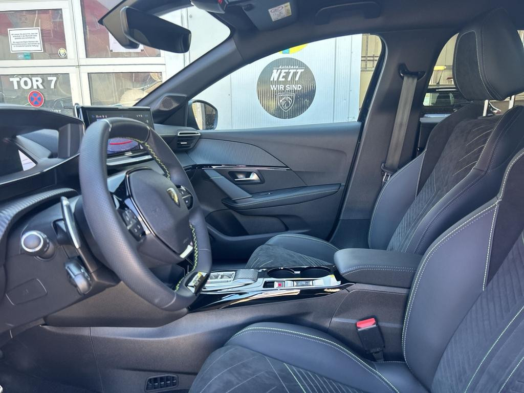 Peugeot e-208